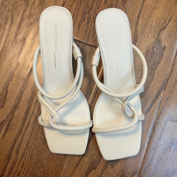 INTENTIONALLY BLANK Kamill Heeled Leather Sandals - Picture 5 of 10